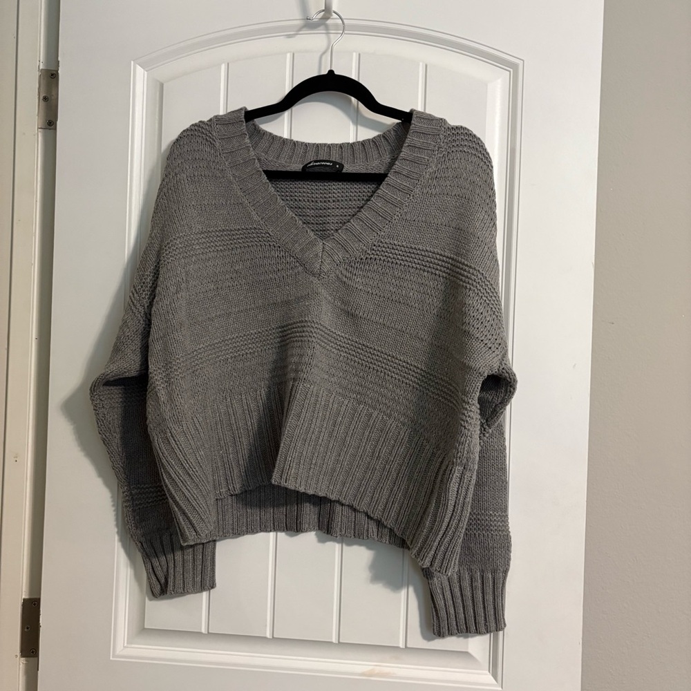 Women’s Olivaceous Grey V-Neck Cropped Sweater. Only worn once. Like New!